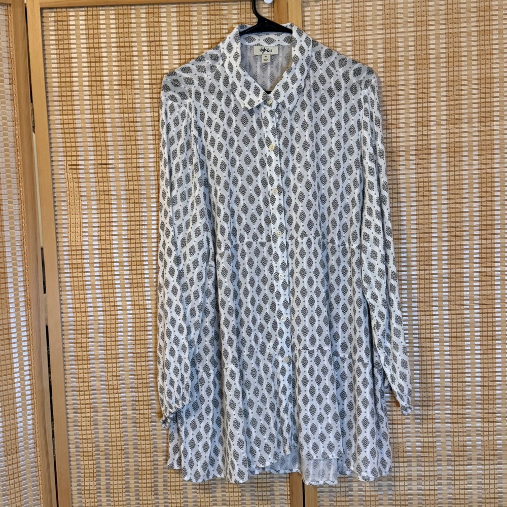 Style & Co Women 2X White Grey Geometric Print Tiered Button Front Tunic Top